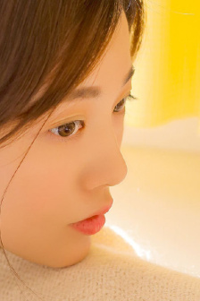 穿比基尼的姑娘